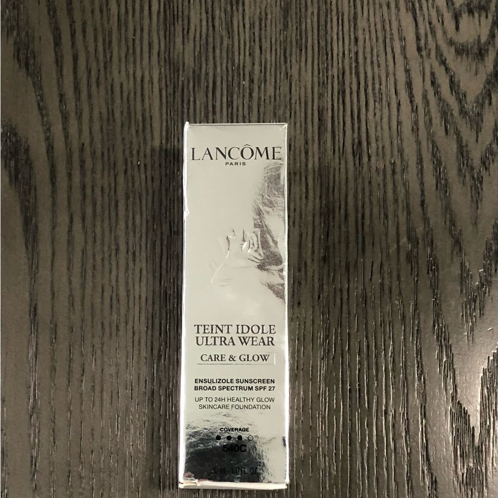 Lancôme Care and Glow Ensulizole Sunscreen Board Spectrum SPF 27 Foundation 540C